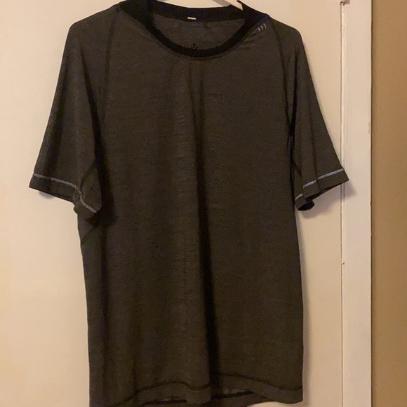 Lululemon t-shirt - Picture 2 of 7